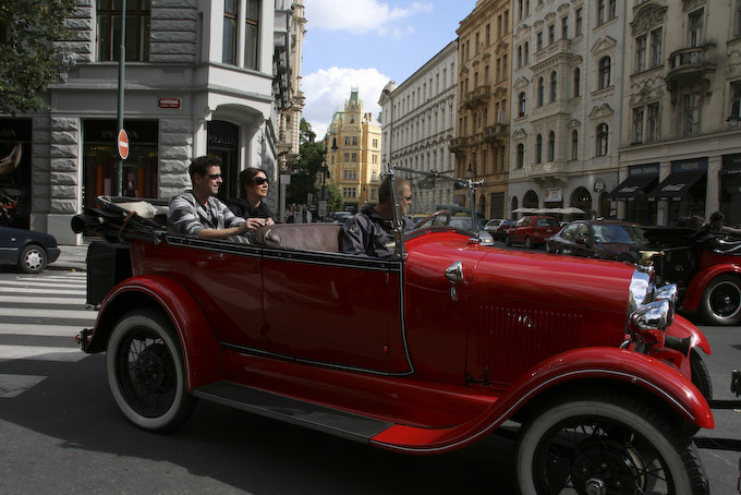 Pragreise (47 von 102).jpg - Und auch diese Oldtimer sind offenbar für Stadtrundfahrten sehr beliebt.